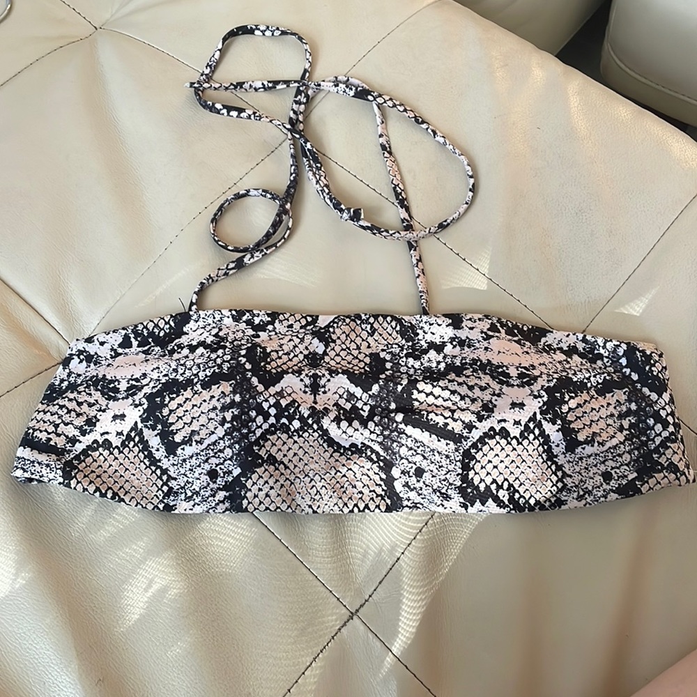 Snakeskin bikini top 🐍